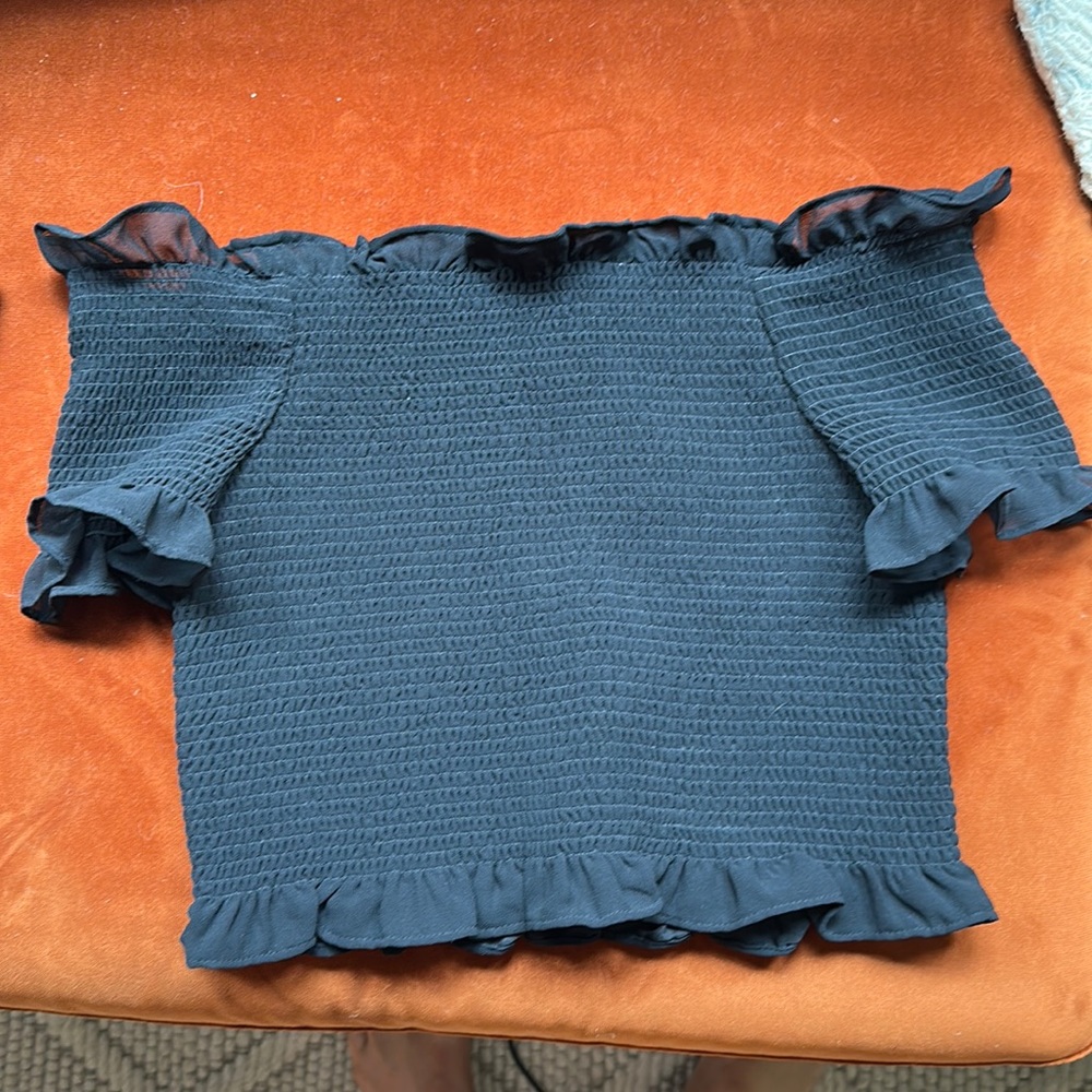 Whistles black crop
